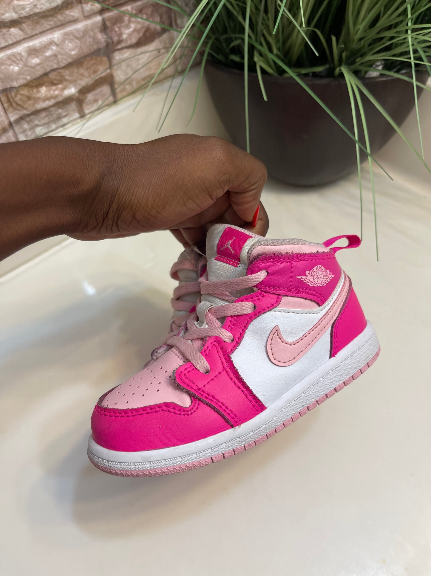 Nike Pink White Girls sz 7.5