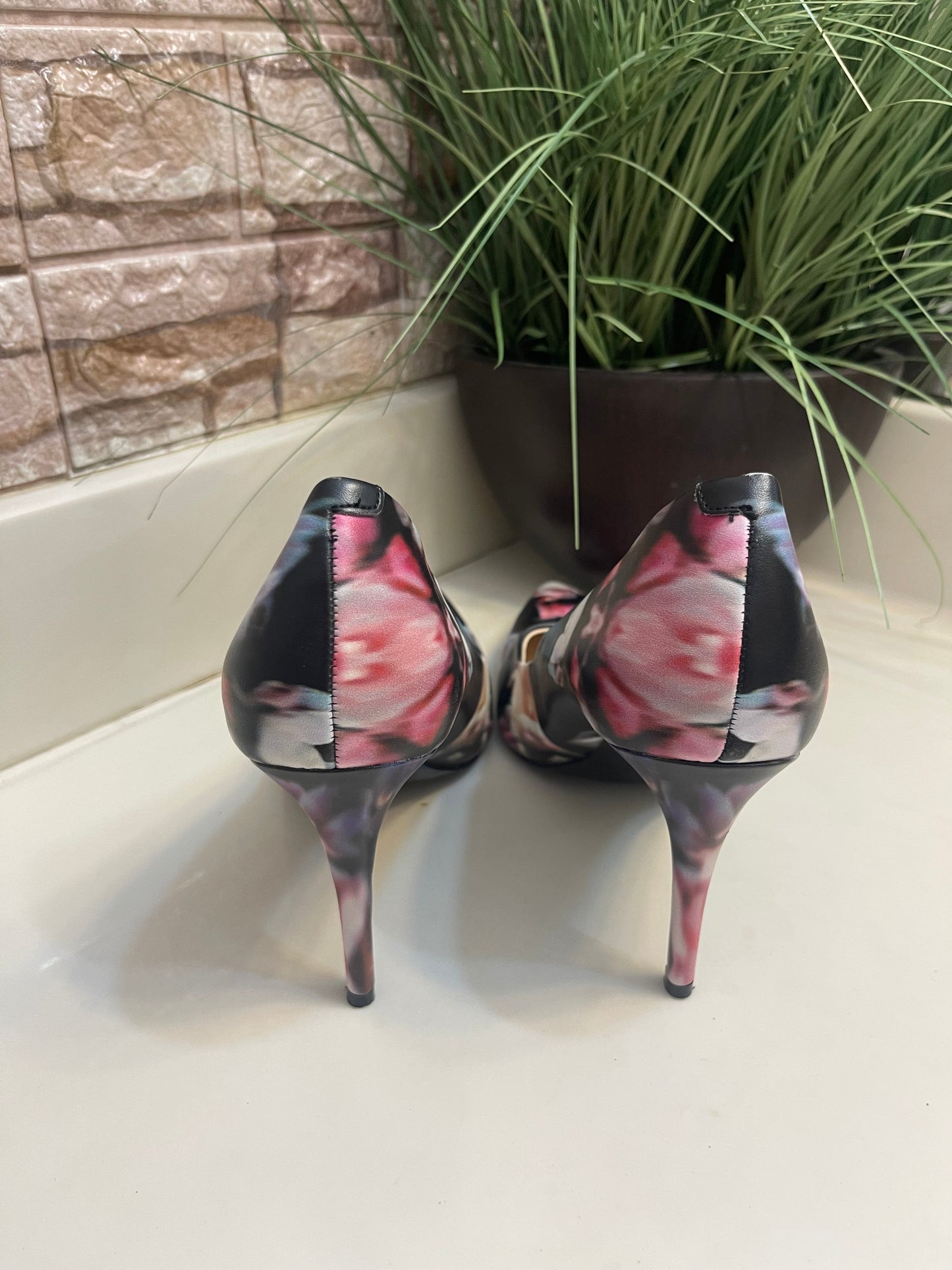 Nine West Black Floral Heels Women sz 9