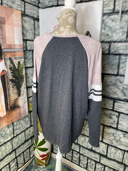 Maurices Gray “doggie” Top Women sz 1XL