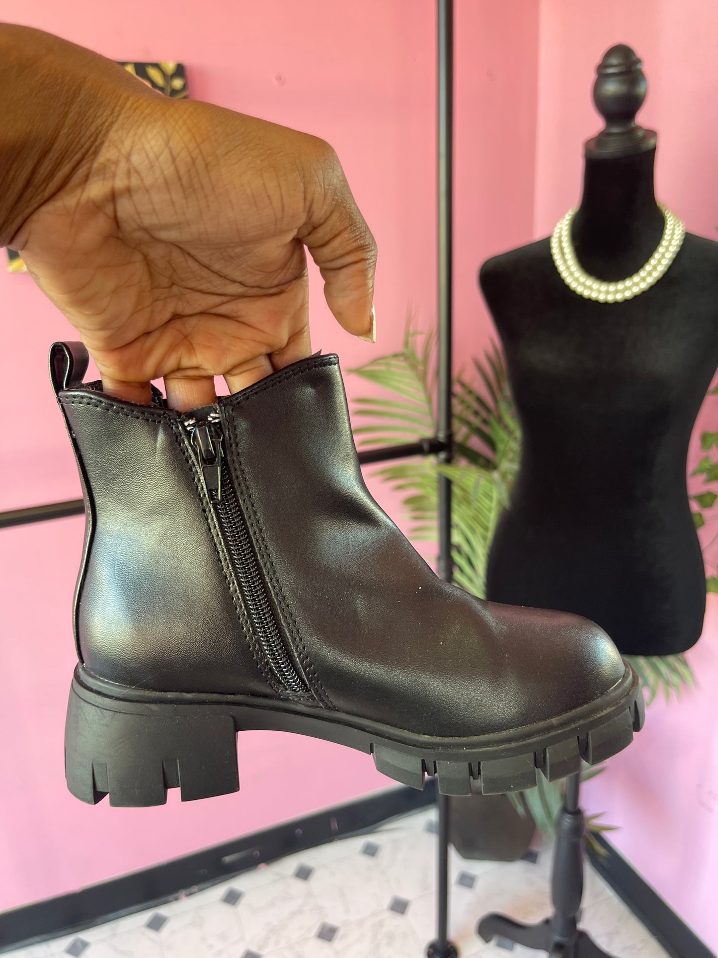 MIA Girls Black Boots Girls sz 1