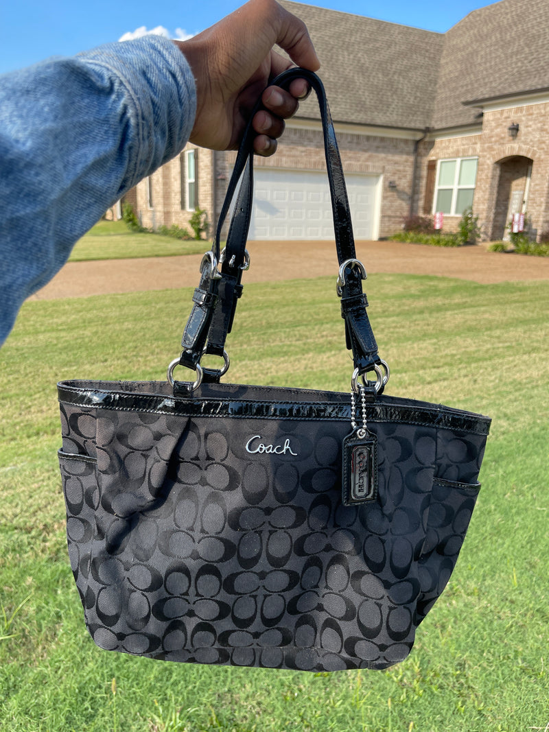 Coah Black Handbag