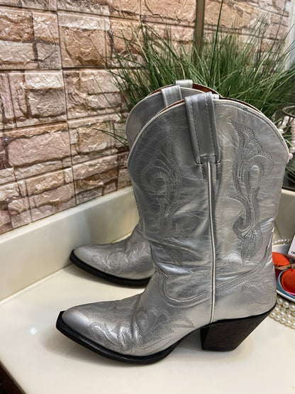 Eight Second Angel Cowboy Boots Silver Women sz 9