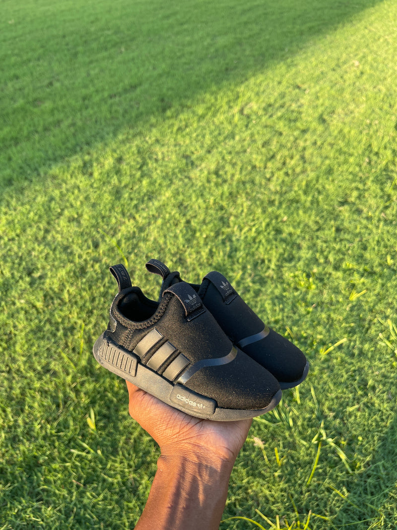 Adidas black toddler sz 8