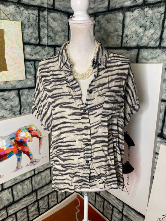By Together Brown Gray Print Button Blouse Women sz Small