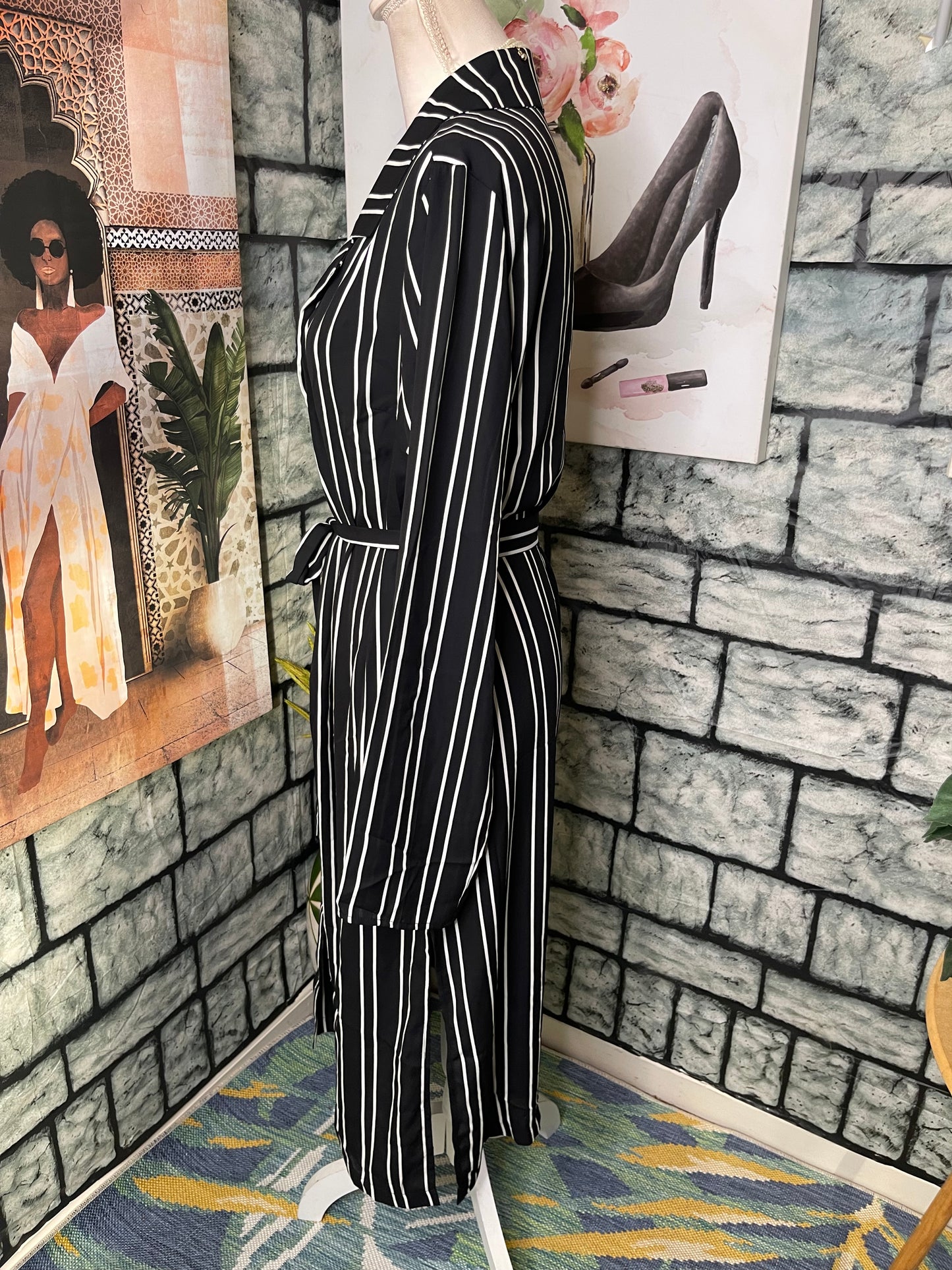 Mind Code Black White cover / duster  Women sz Large
