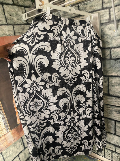 By Designs Black Gray Print Skirt Women sz 2XL