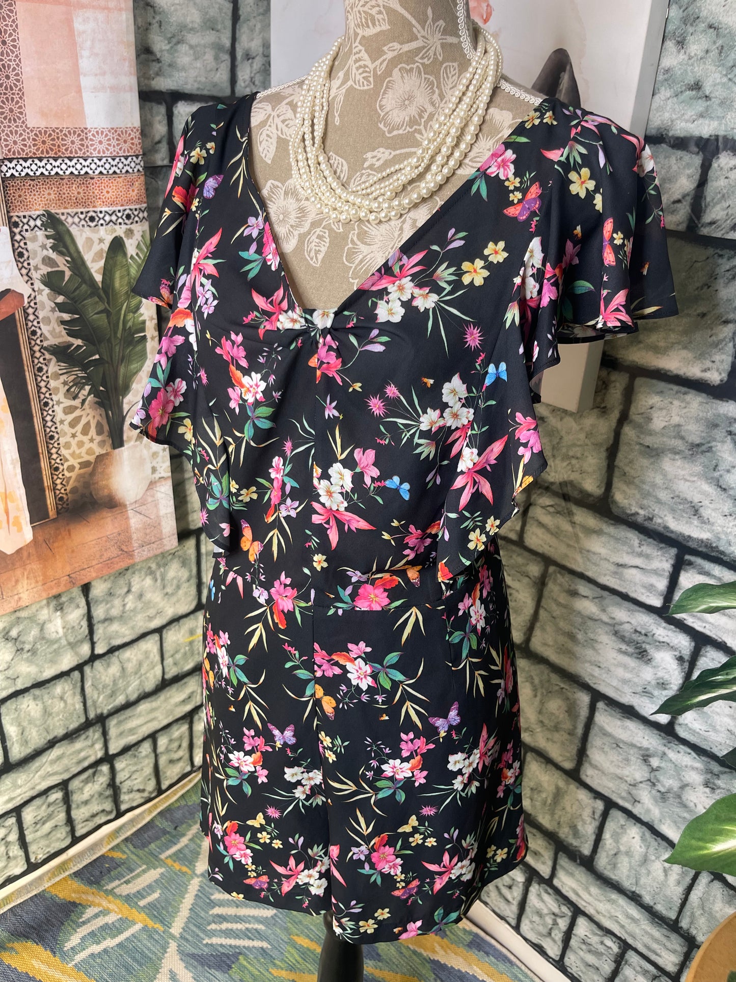 NEW Belle Sky Black Floral Romper Women sz Large