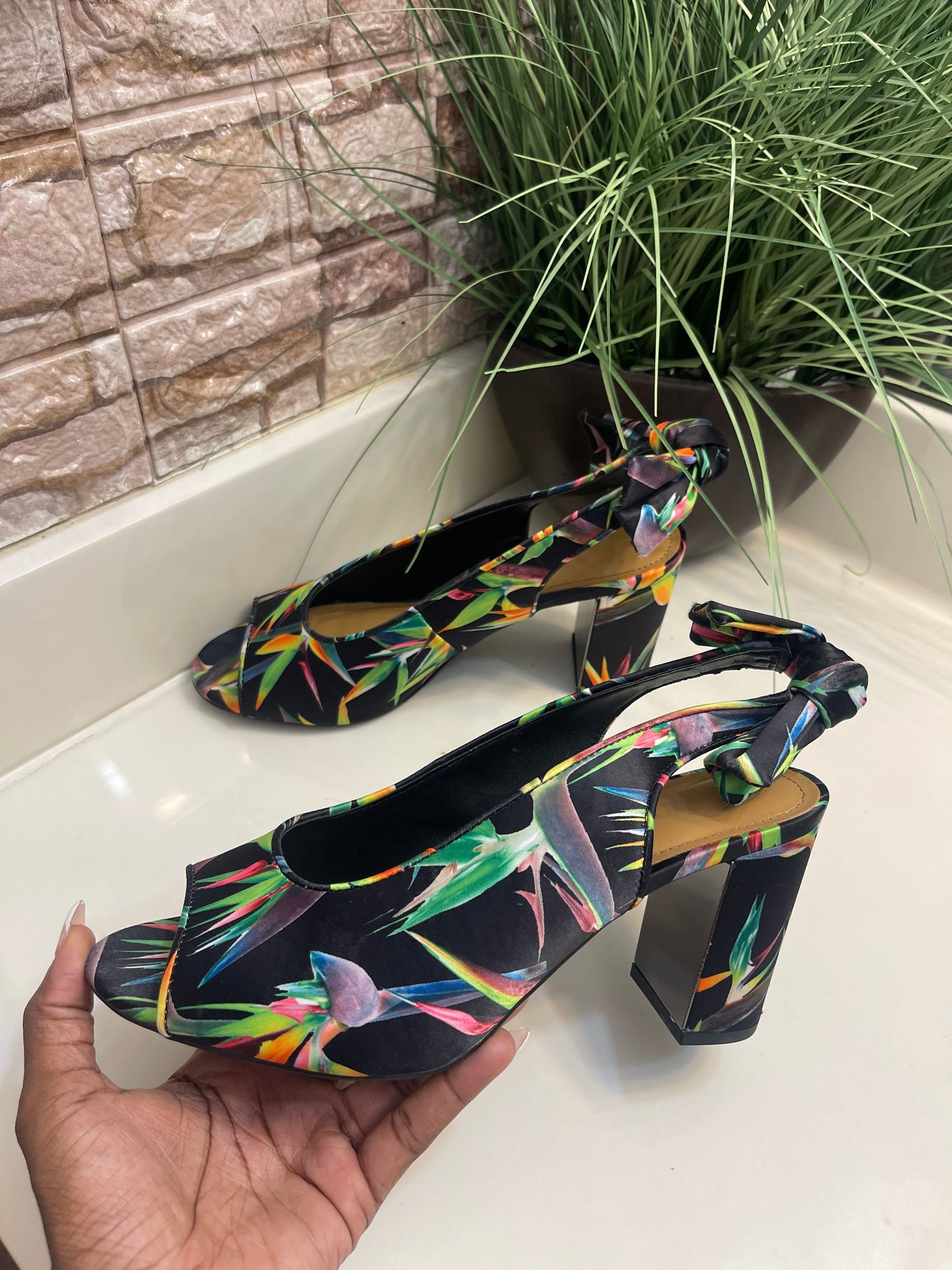 J Renee Black Floral Heels Women sz 10