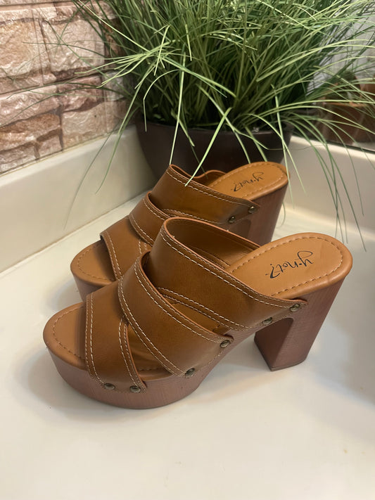 Y Not Brown Heels Women sz 9.5
