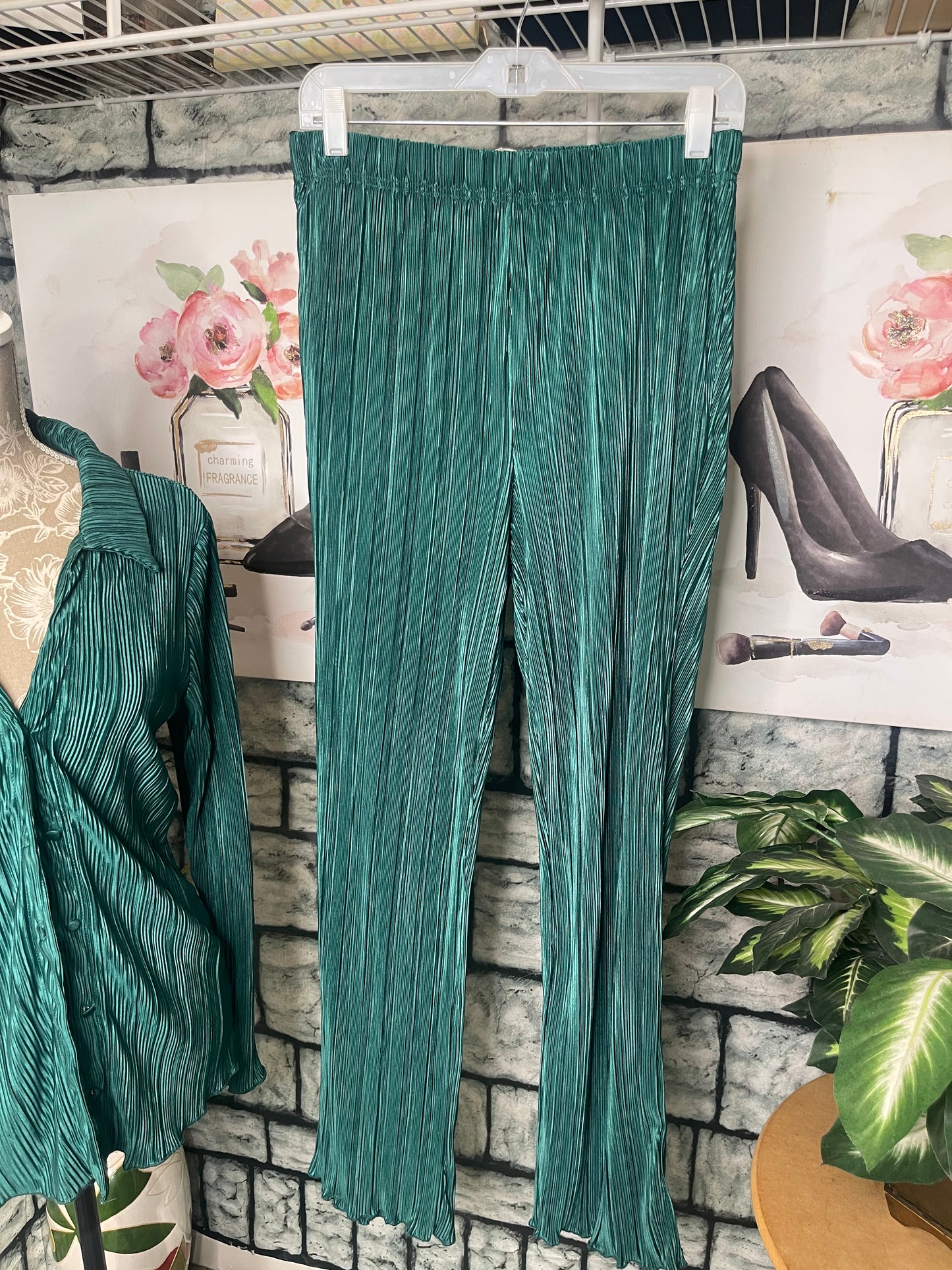 Madison + Hudson Green 2 piece Pants set Women sz Large