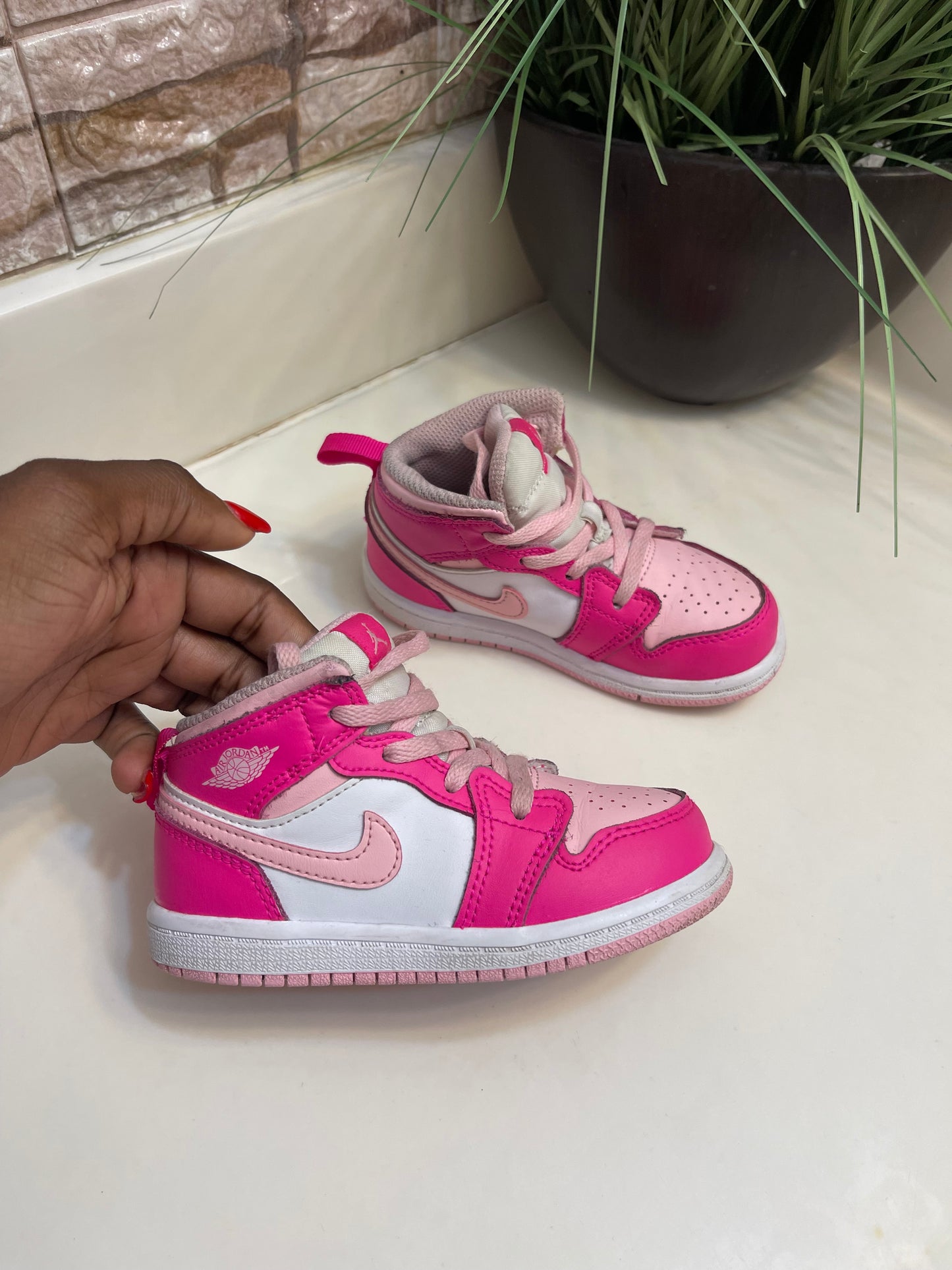 Nike Pink White Girls sz 7.5