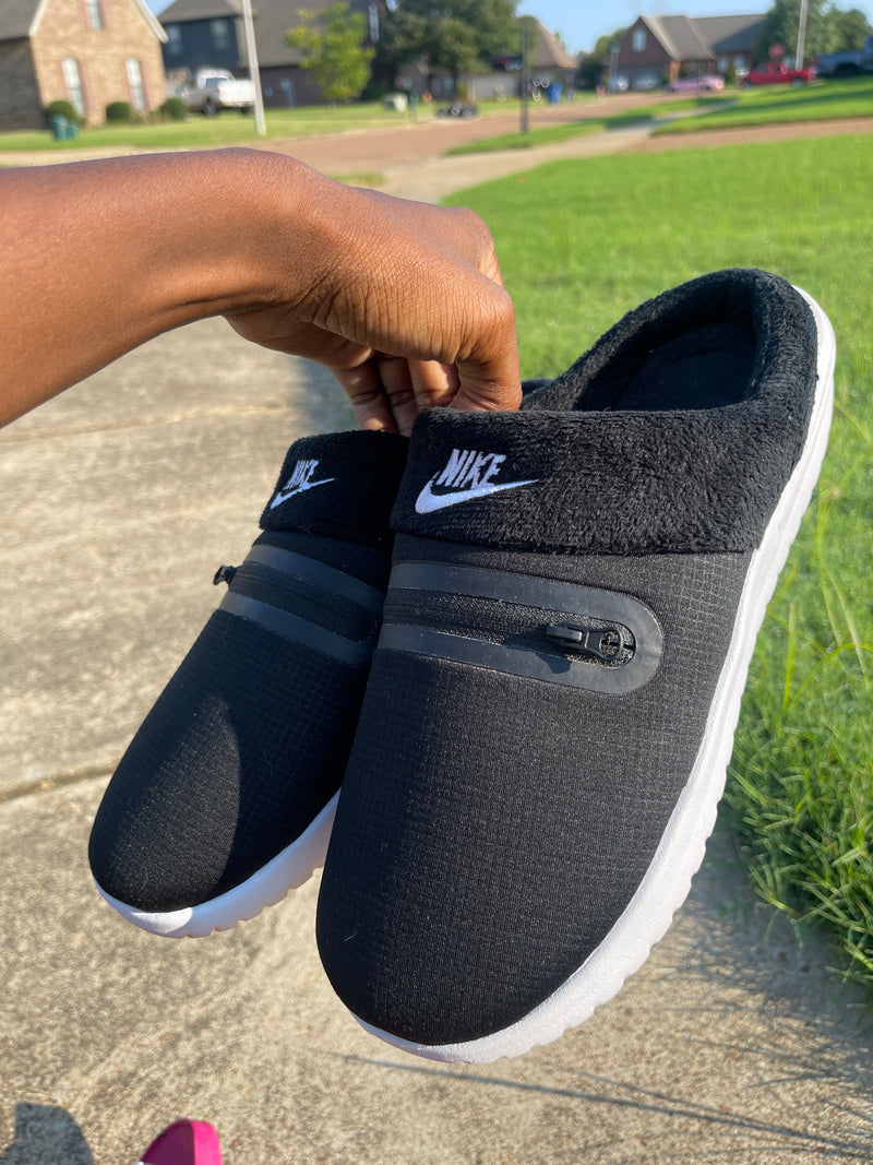 Nike slippers black women sz 10