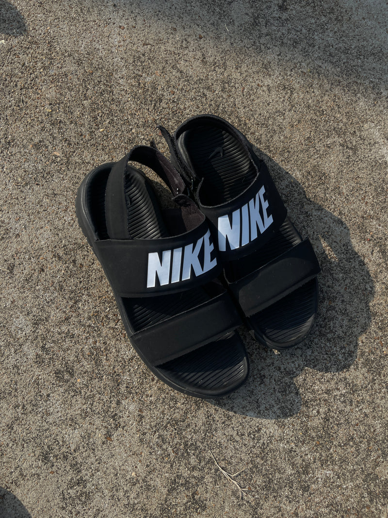 Nike slide sandals black women sz 10