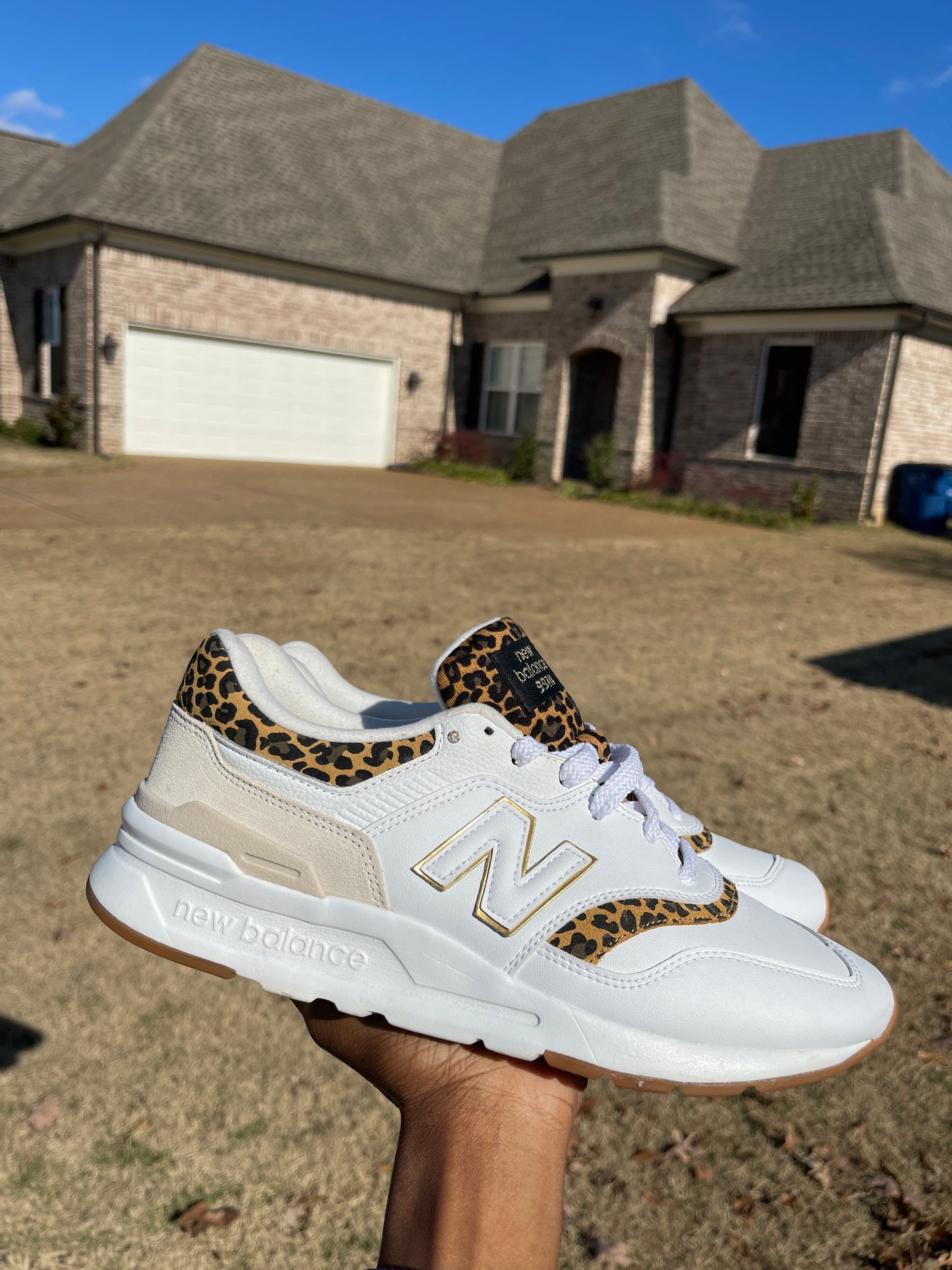 New balance white cheetah print women sz 9
