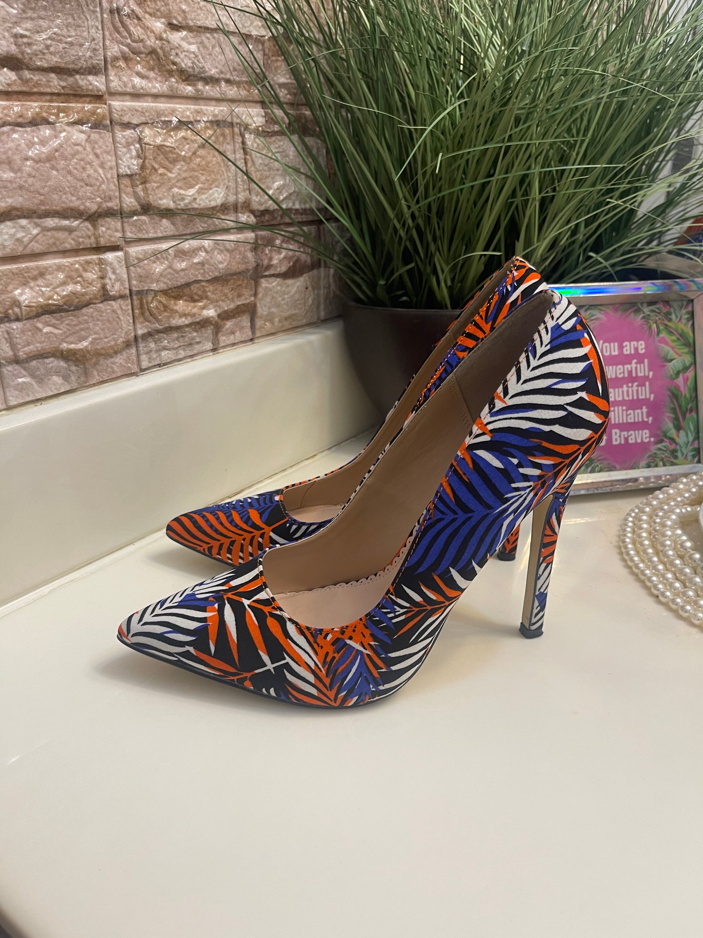 Madison Blue Orange Print Heels Women sz 9