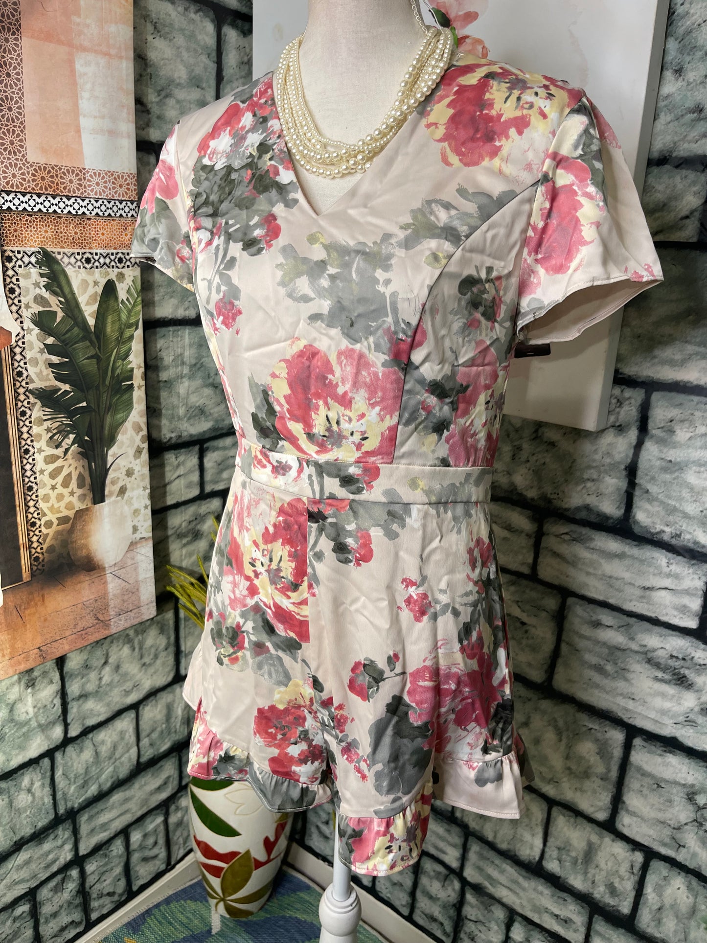 NEW Bebe Romper Begie Pink Green Women sz 8