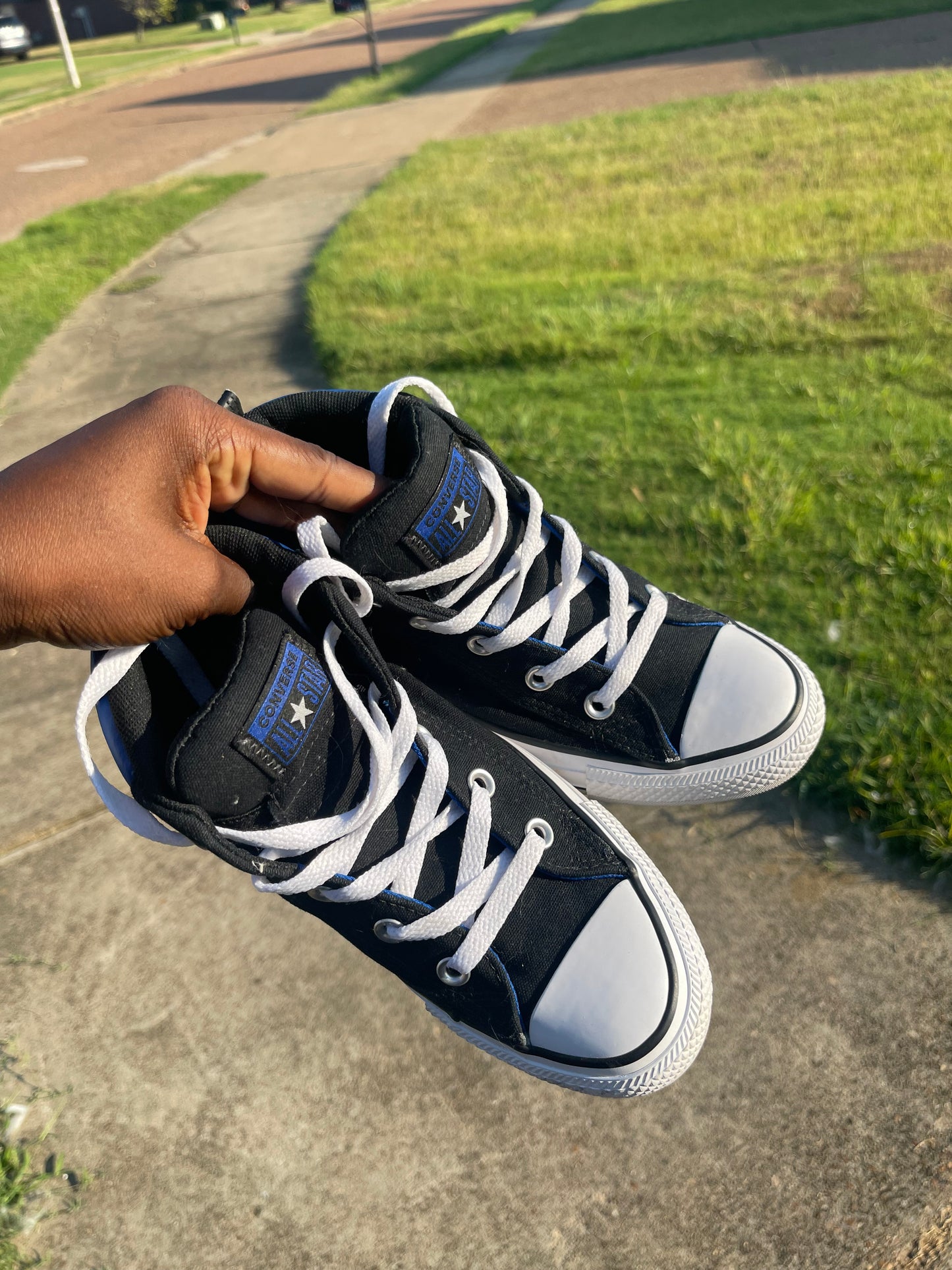 Converse Black Blue Sneakers Women sz 6, Men sz 4