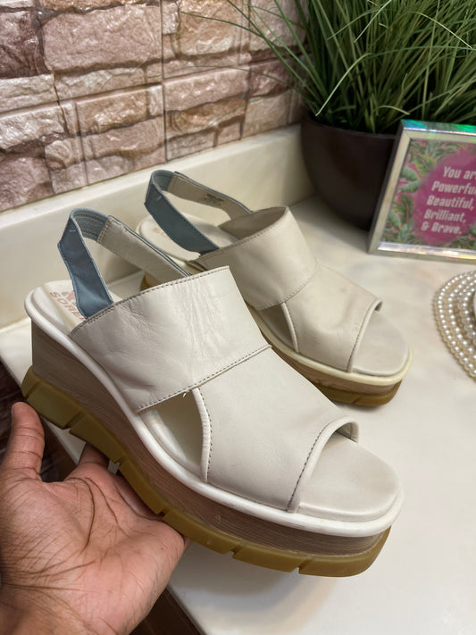 Sorel White Platform Sandals Women sz 10(see details)