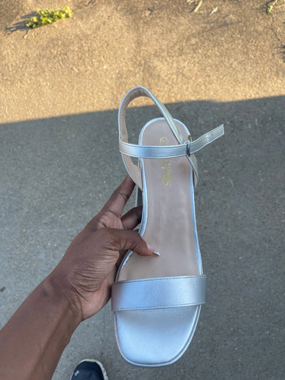 Dream Paris Gray Heels Women sz 9.5