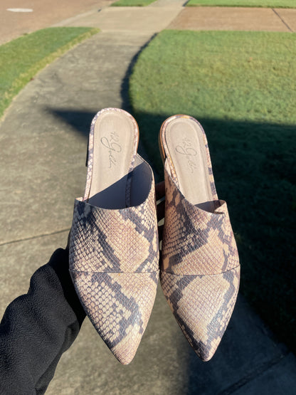 42 Gold Tan Animal Print Mule Flats Women sz 10