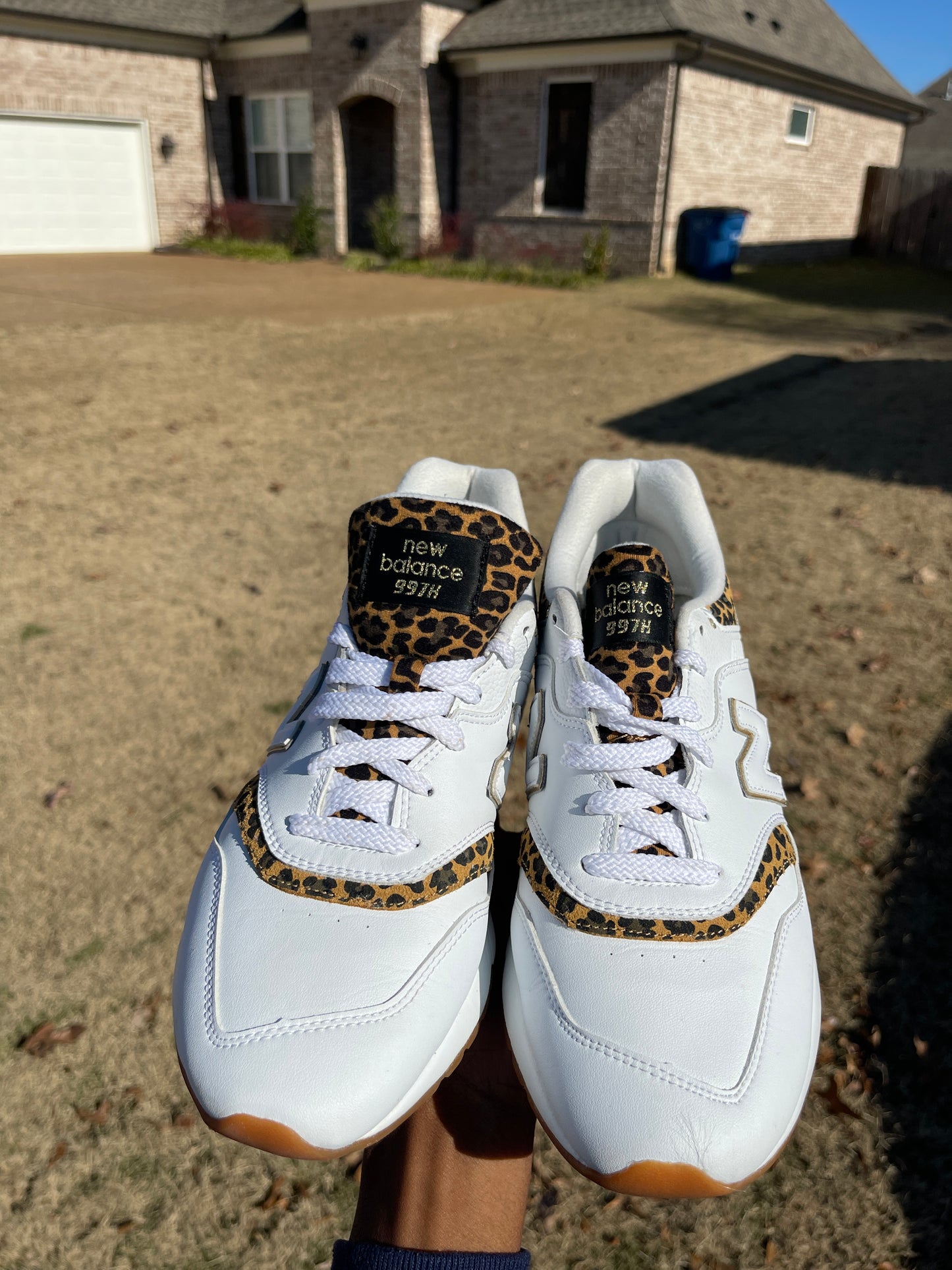 New balance white cheetah print women sz 9