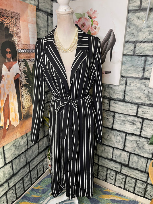 Mind Code Black White cover / duster  Women sz Large