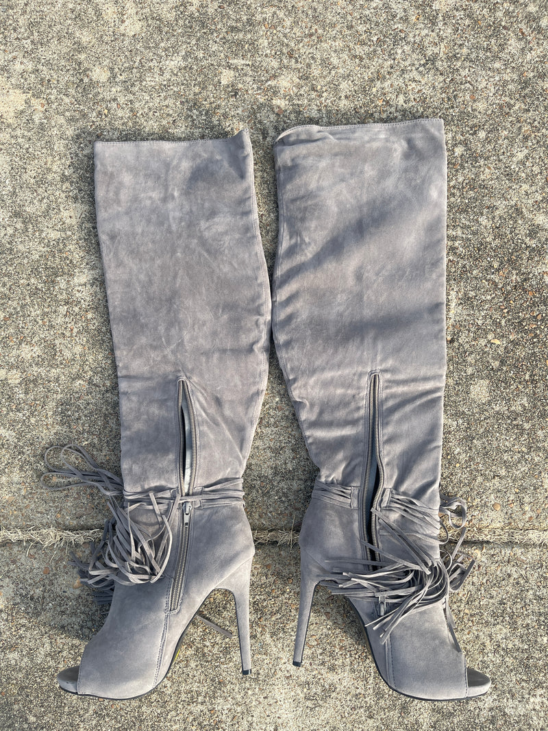 Shoe dazzle gray fringe boots women sz 9.5