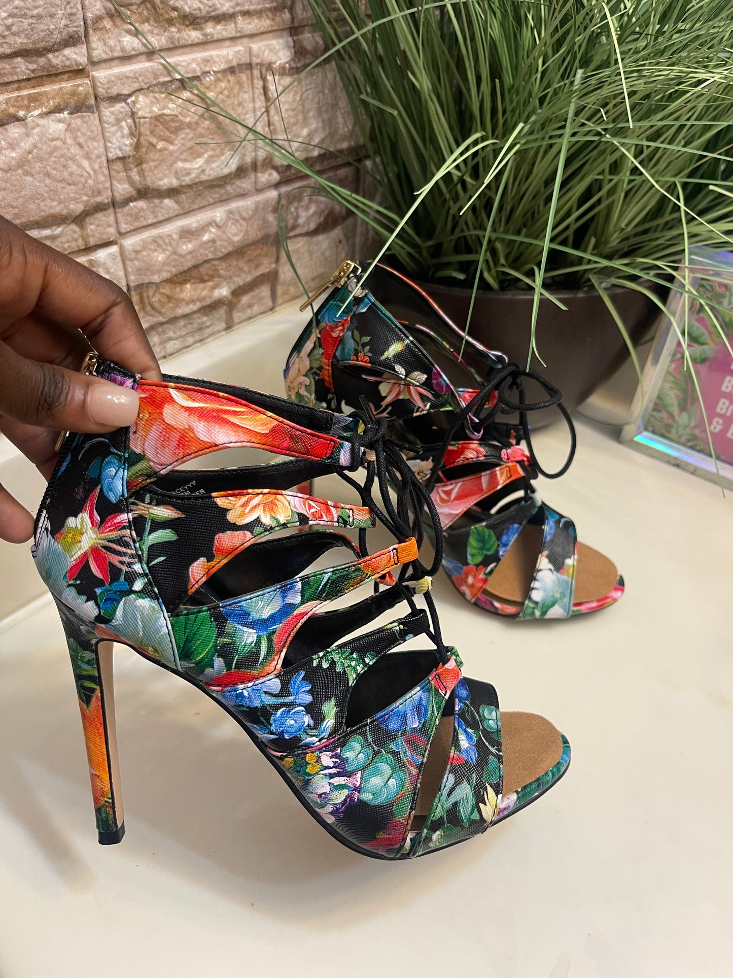 Madden Girl Black Floral Heels Women sz 7