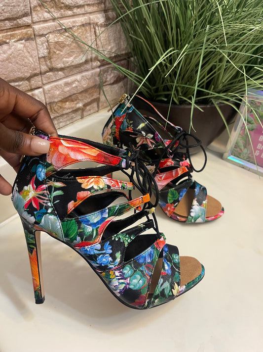 Madden Girl Black Floral Heels Women sz 7