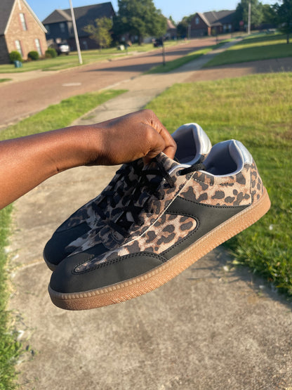 No Boundaries Brown Tan Print Sneakers Women sz 9