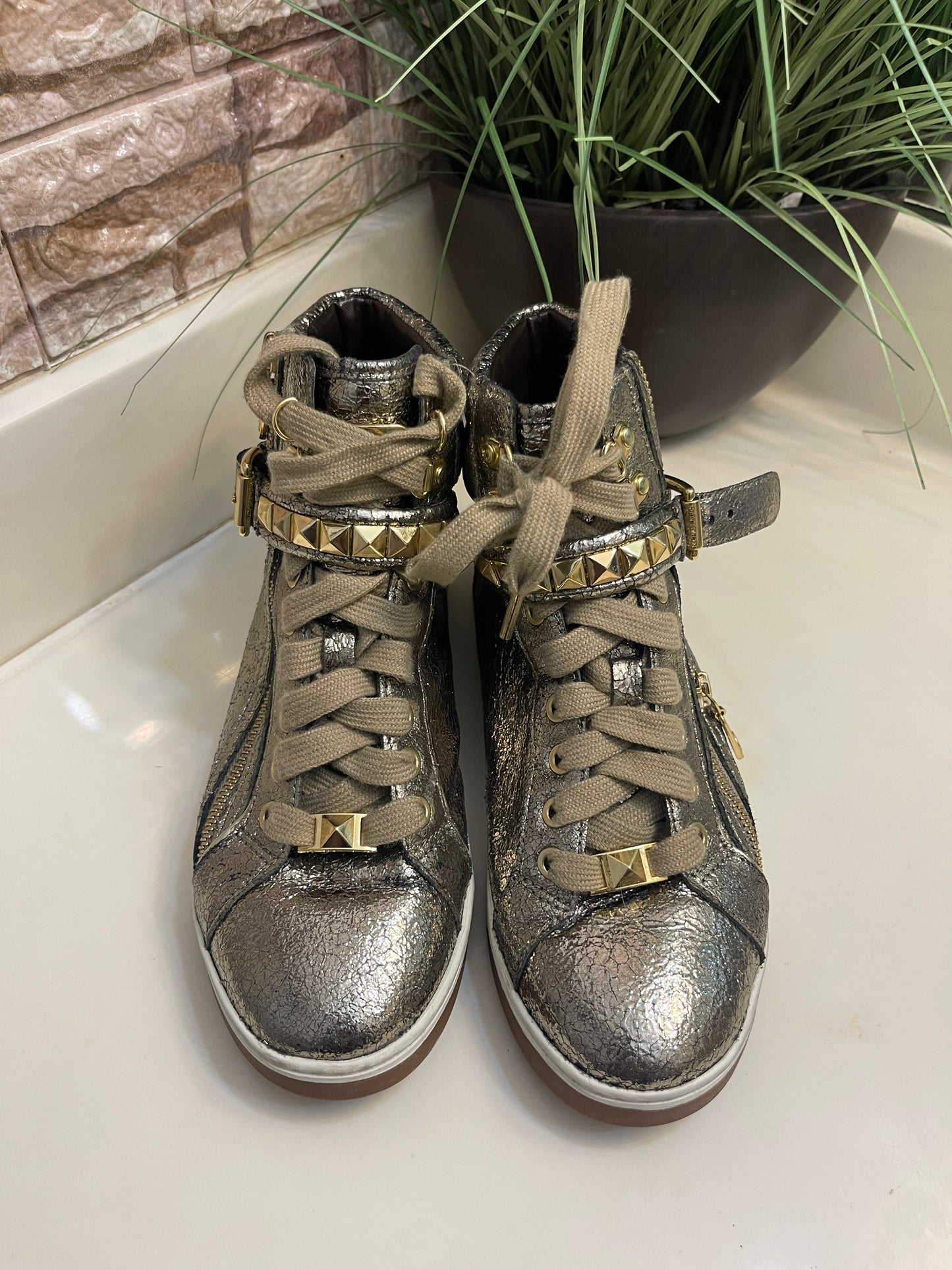 Michael Kors Gold Sneakers Women sz 7