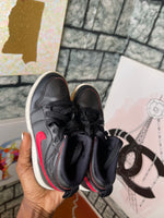 Nike air Jordan red black boys sz 11c