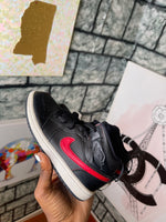 Nike air Jordan red black boys sz 11c