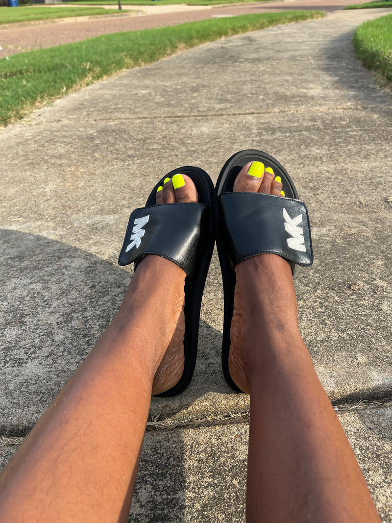 Michael Kors Black White Sandals Women sz 10
