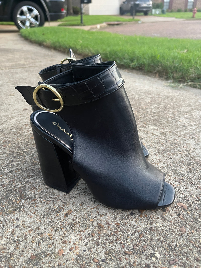 Qupid Black heels women sz 6.5